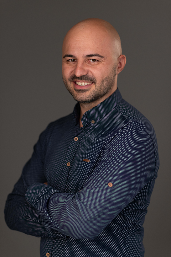 Instant Messaging Vs Text Messaging Differences, Pros, And Cons Brosix